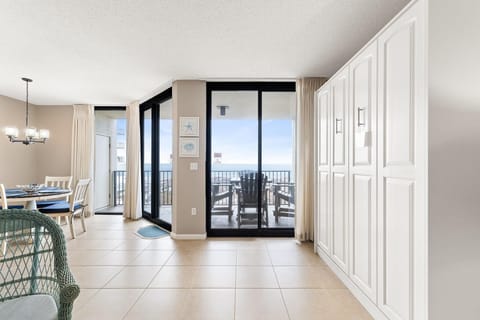 Condo, 1 King Bed with Sofa bed (Phoenix 8 305) | Dining