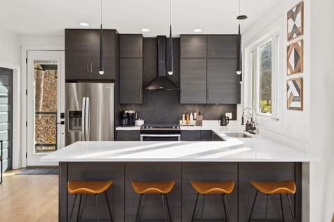 Fully stocked kitchen including salt & pepper, and olive oil.