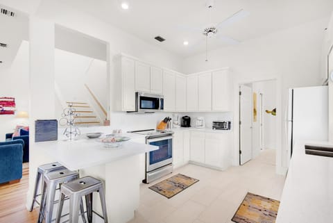 House, Multiple Beds (Inlet Rose) | Private kitchen | Oven, toaster