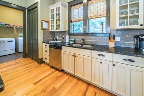 House, Multiple Beds (Comfort and Joy) | Private kitchen | Oven, toaster