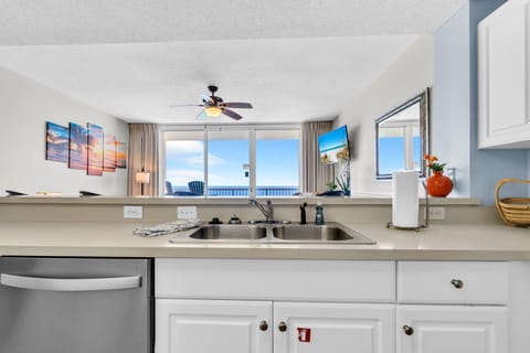 Condo, 1 King Bed with Sofa bed (Majestic Beach Towers 1-1213) | Private kitchen | Oven, toaster