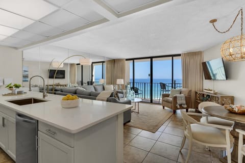 Condo, Multiple Beds (Edgewater Tower 2-805) | Private kitchen | Oven, toaster
