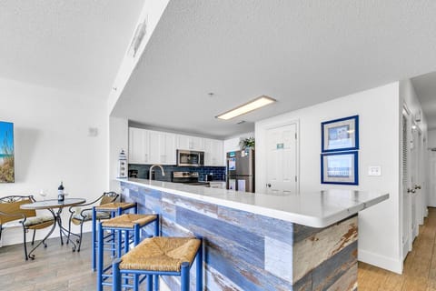 Condo, 1 King Bed with Sofa bed (Majestic Beach Towers 1-1014) | Dining