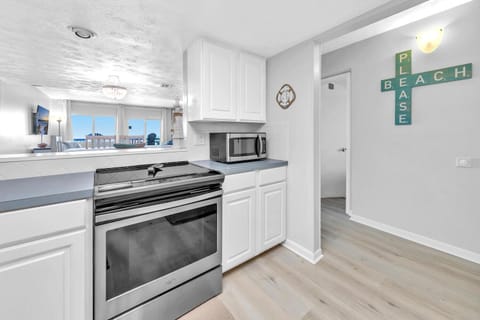 Condo, Multiple Beds (Pinnacle Port C1-502) | Private kitchen | Oven, toaster