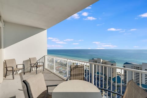 Condo, 1 Queen Bed with Sofa bed (Laketown Wharf 2018) | Outdoor dining