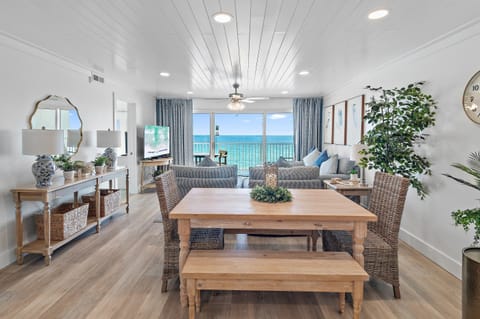 Condo, 1 King Bed with Sofa bed (Beach House 502D) | Interior