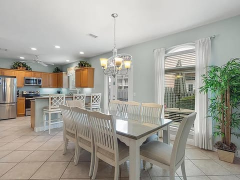 House, Multiple Beds (Emerald Mist) | Dining