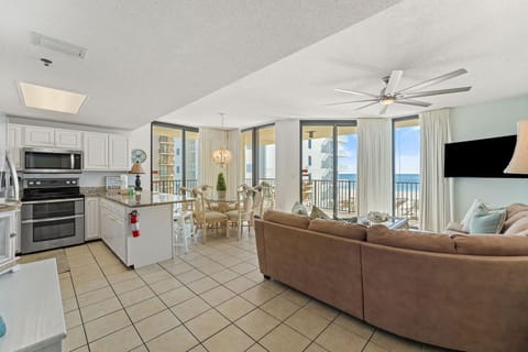 Condo, Multiple Beds (Phoenix 8 406) | Private kitchen | Oven, toaster, paper towels
