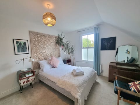 Apartment | 2 bedrooms, blackout drapes, iron/ironing board, free WiFi