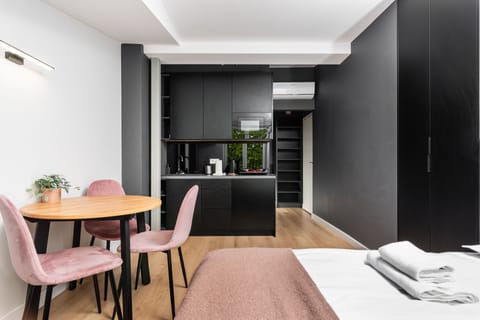 D. Studio Smart Apartments | Desk, laptop workspace, iron/ironing board, free WiFi