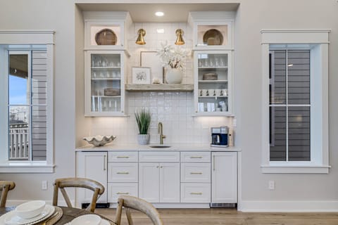 Beverage Bar, 2nd Floor