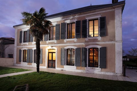 FAÇADE DE LA MAISON
