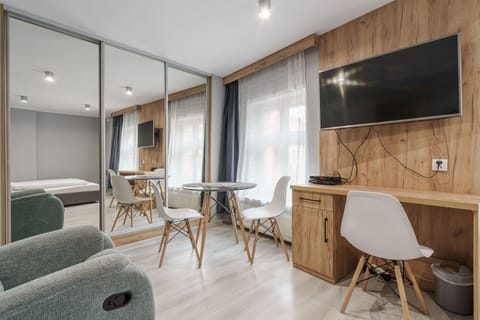 City Studio Suite | Desk, iron/ironing board, free WiFi