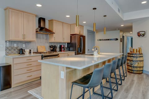 Gourmet Kitchen with Island Seating for 6