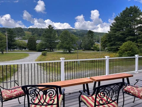huge deck with amazing view of the mountain
