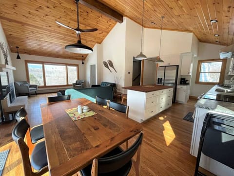 Dining & Kitchen area