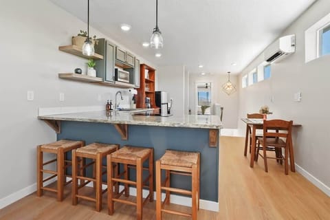 Kitchenette and Dining area