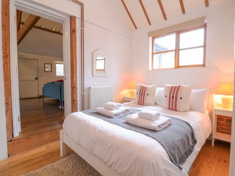 2 bedrooms, individually decorated, individually furnished, free WiFi