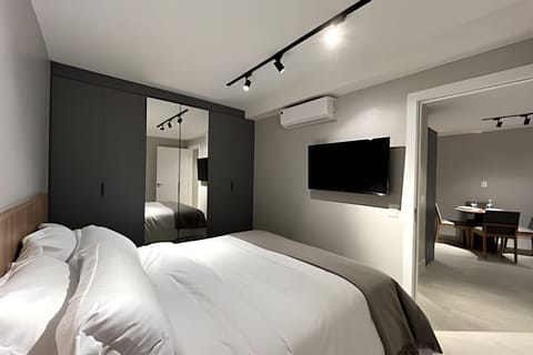 Apartment | 2 bedrooms, desk, blackout drapes, iron/ironing board