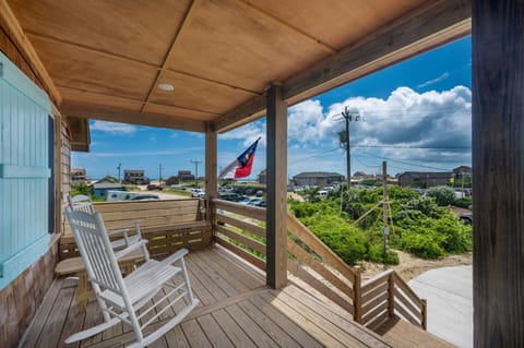 NH364: Nags Head 364 | Front Porch Overview