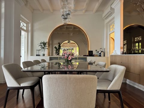 Breakfast, lunch and dinner served