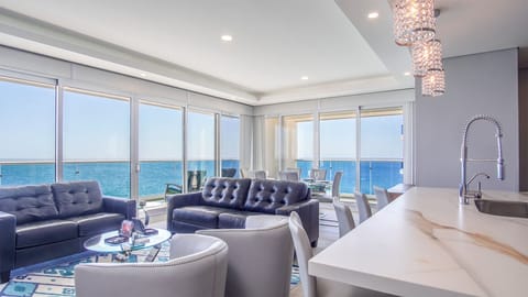Main living area with expansive views above the Resort.