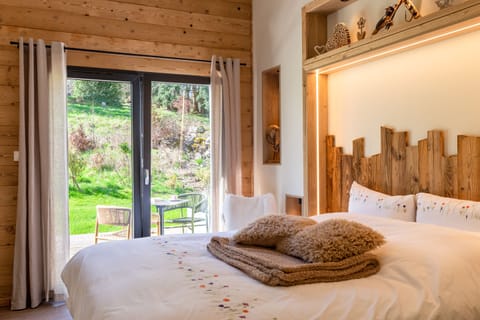 Superior Double Room, Ensuite, Mountain View (Mélèze) | Egyptian cotton sheets, premium bedding, memory foam beds