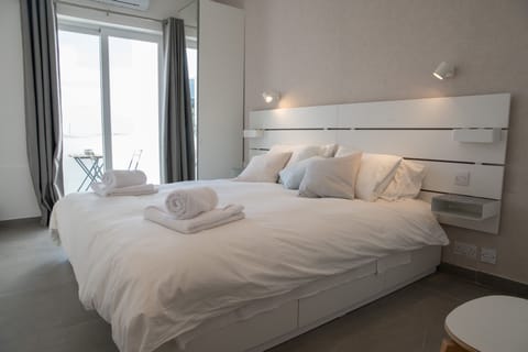 Economy Double or Twin Room | Individually decorated, individually furnished, desk, blackout drapes