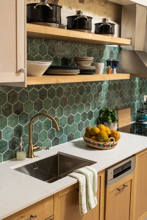 Espresso maker, coffee/tea maker, electric kettle