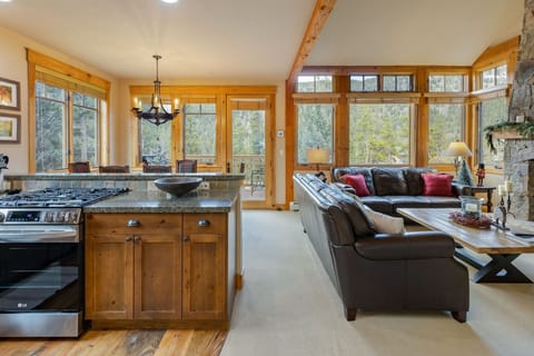 Townhome, 3 Bedrooms | Private kitchen | Coffee/tea maker, fridge, oven, toaster