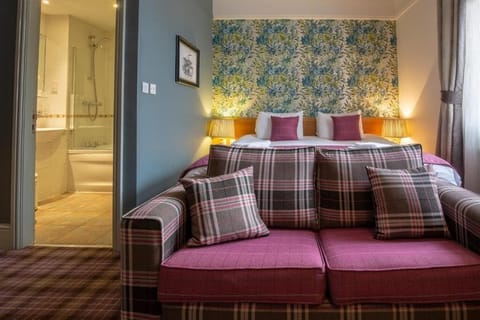 Double Room | Desk, free WiFi, bed sheets