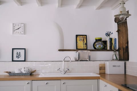 Fully equipped kitchen.