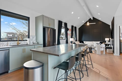 Kitchen & Living Room (1)