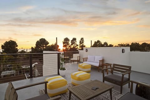 Catch the California sunset over the Pacific from this second-level balcony.