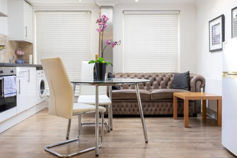 Aldgate London City Sweetest Studio 2