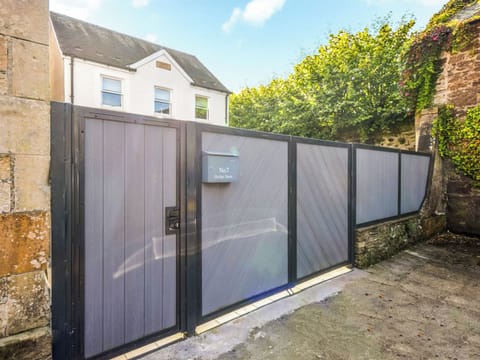 Exterior | The White House, Callander