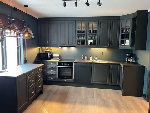 Deluxe Villa | Private kitchen | Electric kettle