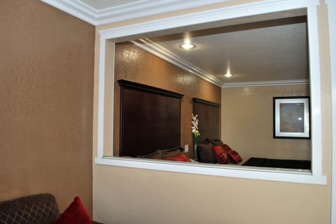 Triple Room, 1 Bedroom | Desk, free WiFi