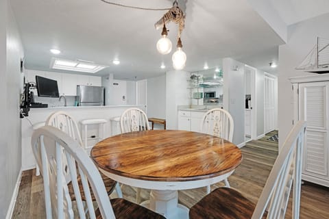 Seating for 5 at the Dining Room Table