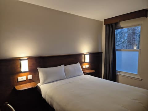 City Double Room | Free WiFi, bed sheets