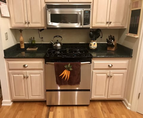 FULL SERVICE KITCHEN w/ Stainless Appliances & Cooking, Baking & Grill Utensils