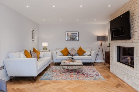 Nursery End House Sitting Room - StayCotswold