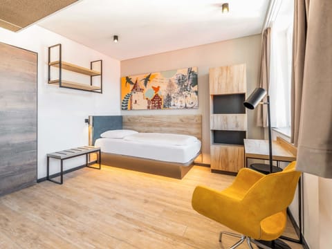 Single Room, Non Smoking, Kitchenette | Blackout drapes, soundproofing, WiFi (free), bed sheets