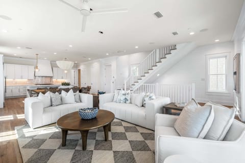 Spacious 2nd floor main living area