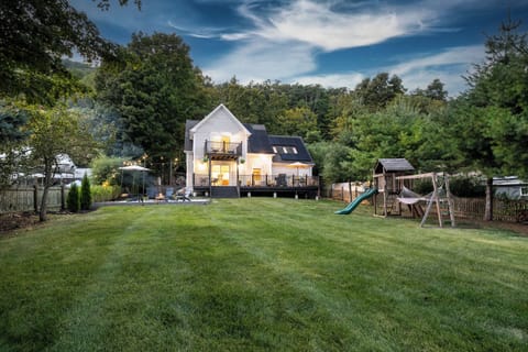 Enjoy lounging, grilling, dining, lawn games, water sports, fire pits, + more