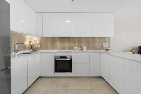 c4032bb3-e627-43cd-891b-e6798b40ce97