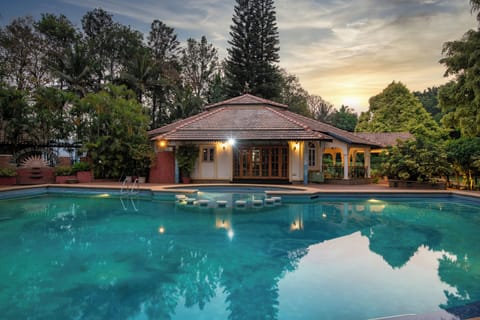 10 outdoor pools