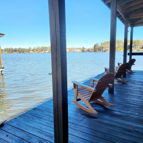 Dockside lake views 