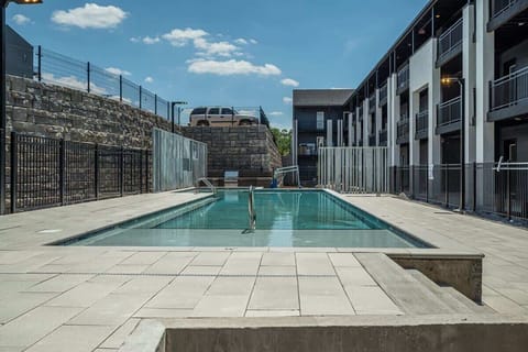 Make the most of your long term stay and sunny days with access to a seasonal pool.