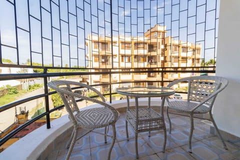 Family Apartment | Balcony